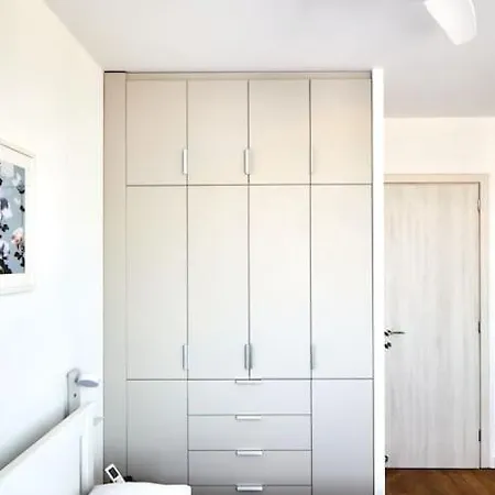 Crispi Luxury & Spacious Apt-sour Sisters Apts *