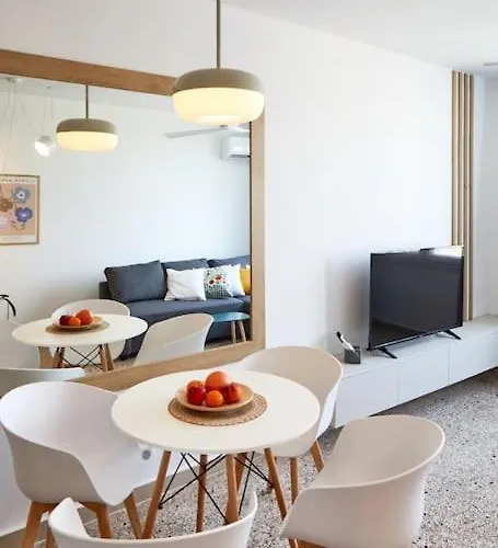 Crispi Luxury & Spacious Apt-sour Sisters Apts