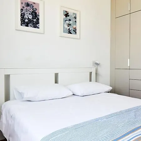 Crispi Luxury & Spacious Apt-sour Sisters Apts Apartman