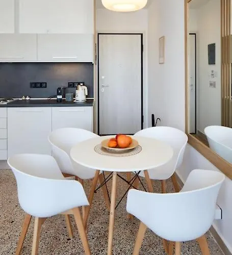 Crispi Luxury & Spacious Apt-sour Sisters Apts *