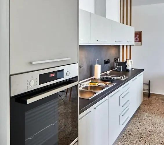 Crispi Luxury & Spacious Apt-sour Sisters Apts Apartament