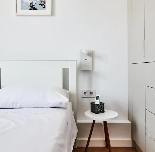 Crispi Luxury & Spacious Apt-sour Sisters Apts *