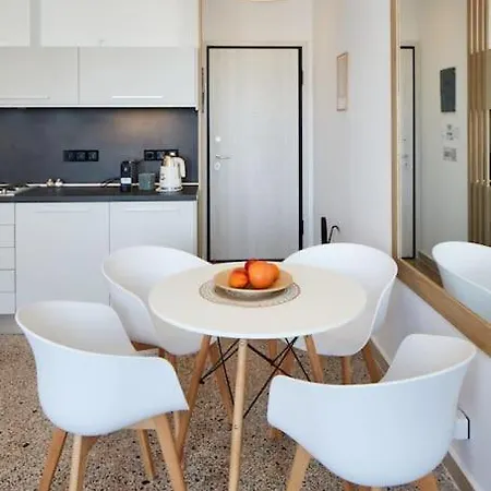 Crispi Luxury & Spacious Apt-sour Sisters Apts *