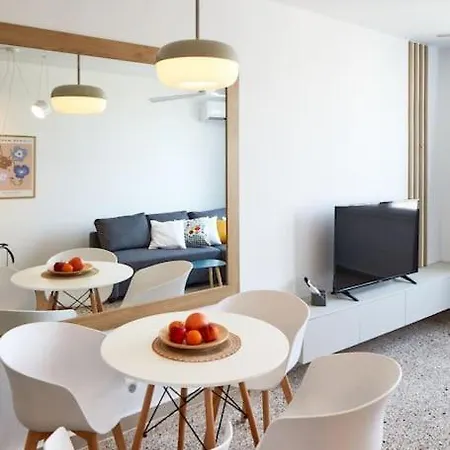 Crispi Luxury & Spacious Apt-sour Sisters Apts