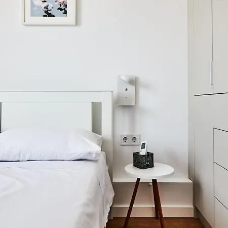 Crispi Luxury & Spacious Apt-sour Sisters Apts *