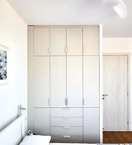 Crispi Luxury & Spacious Apt-sour Sisters Apts *